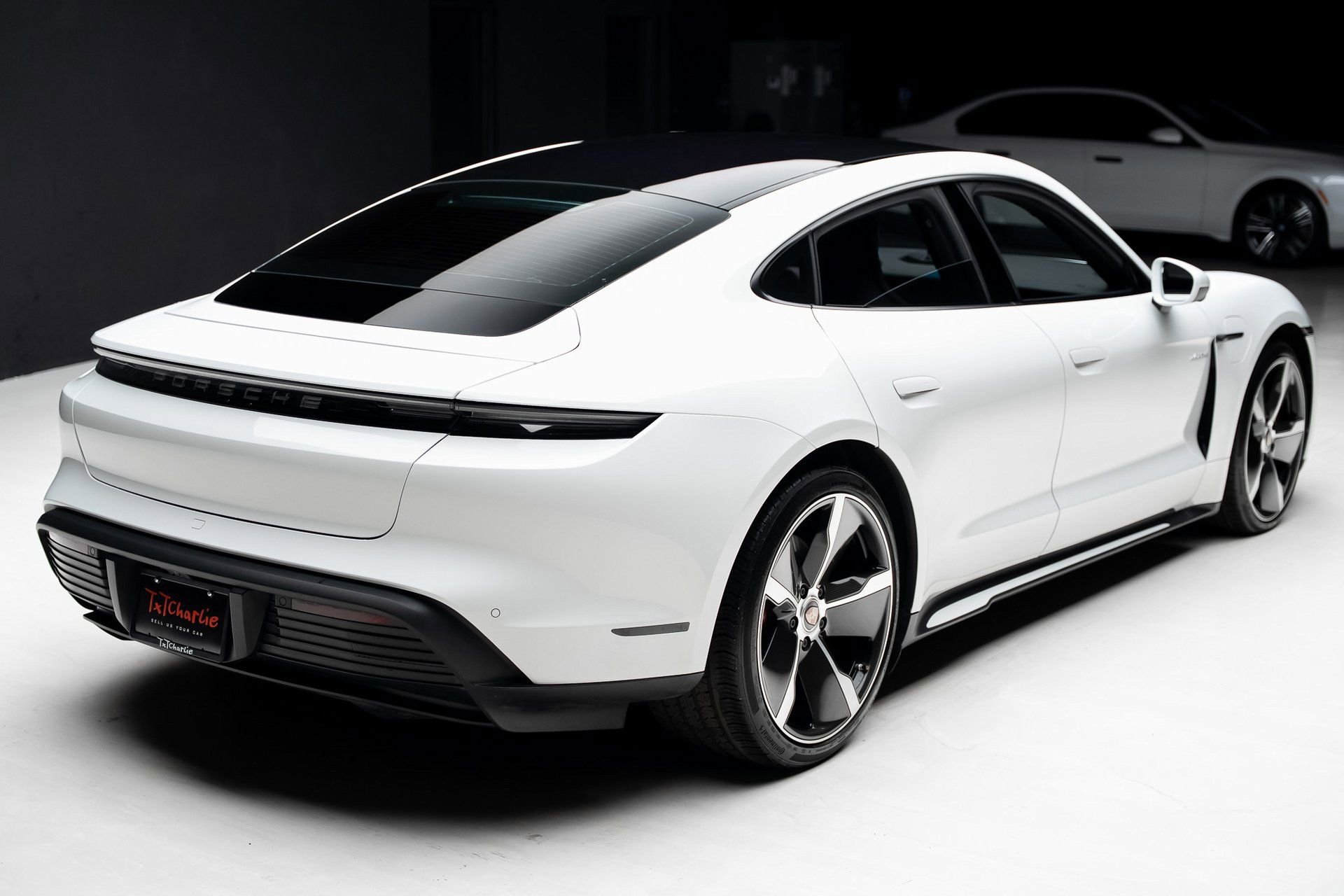 Used 2022 Porsche Taycan image 31