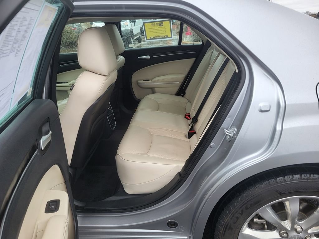 Used 2017 Chrysler 300 C image 18