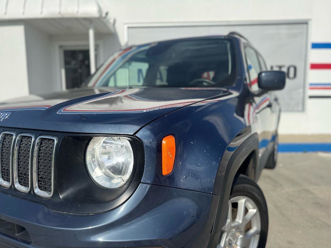 Used 2021 Jeep Renegade Latitude w/ Sun & Sound Group AWD/4WD image 4