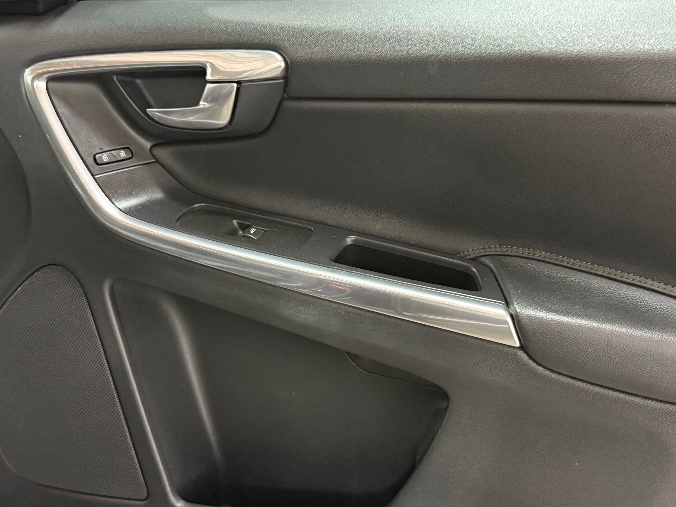 Used 2015 Volvo XC60 T5 Premier image 38