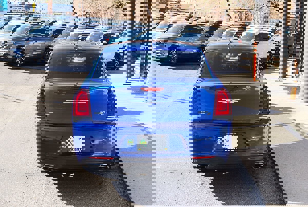 Used 2018 Chrysler 300 S image 10