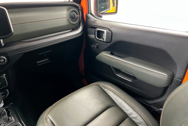 Used 2025 Jeep Gladiator Mojave image 10