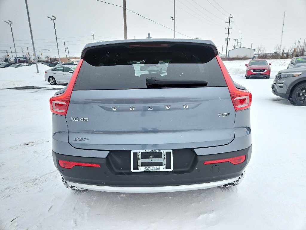 Used 2019 Volvo XC40 T5 Momentum image 3