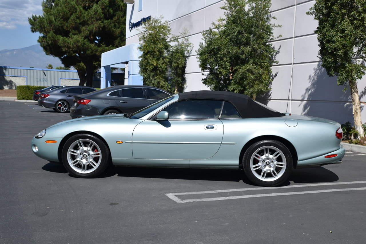 Used 2001 Jaguar XK8 Convertible image 3