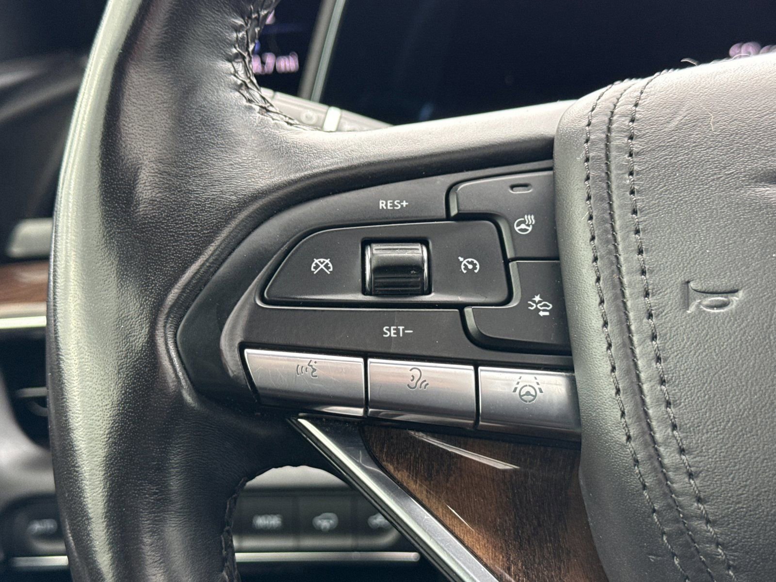 Used 2022 Cadillac Escalade ESV Sport Platinum image 28