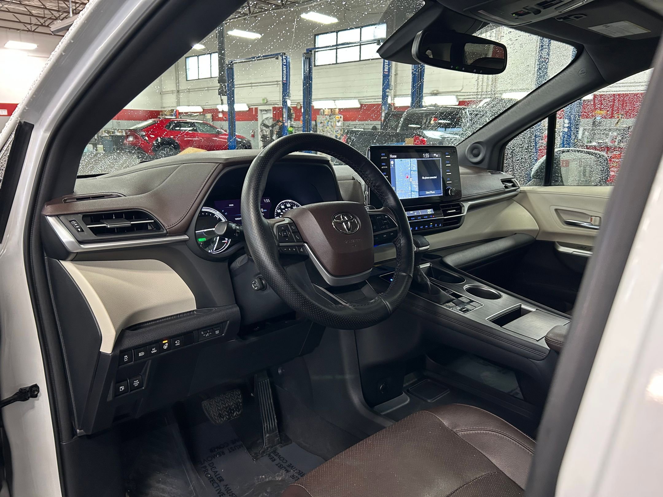 Used 2023 Toyota Sienna Platinum AWD/4WD image 11