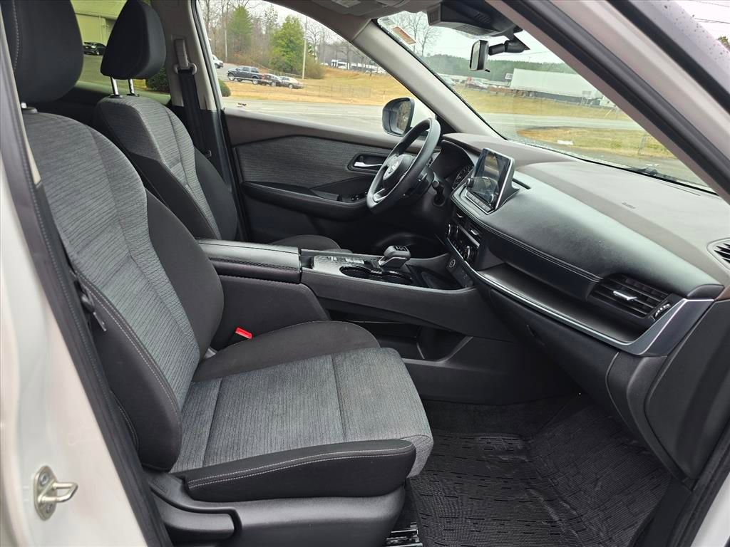 Used 2023 Nissan Rogue SV image 14