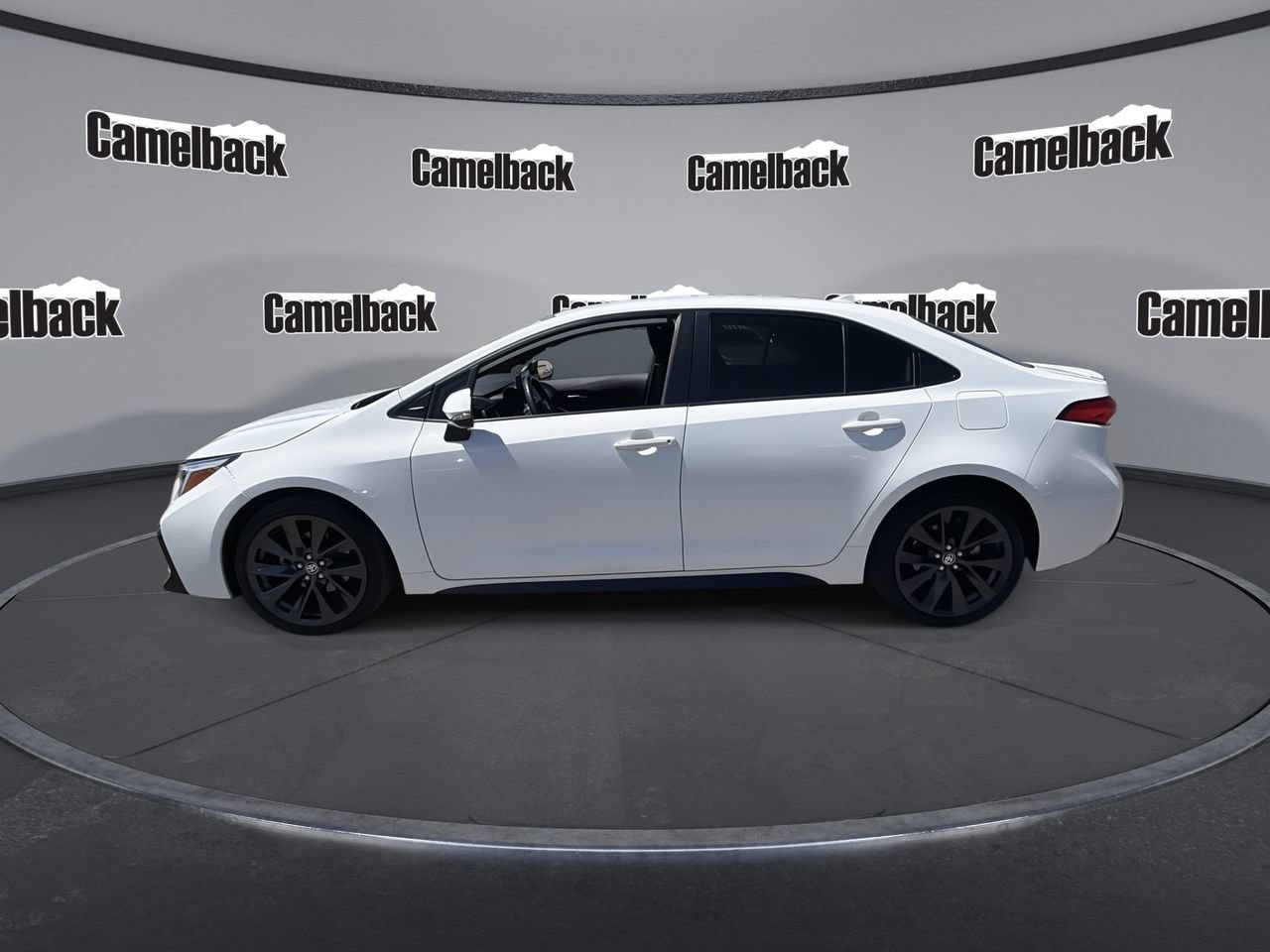 Used 2024 Toyota Corolla SE FWD image 4