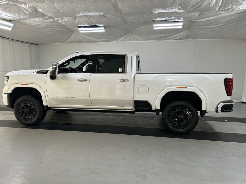 Used 2024 GMC Sierra 3500 Denali Ultimate AWD/4WD image 6