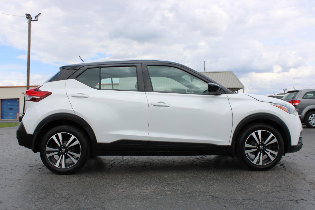 Used 2019 Nissan Kicks SV FWD image 3
