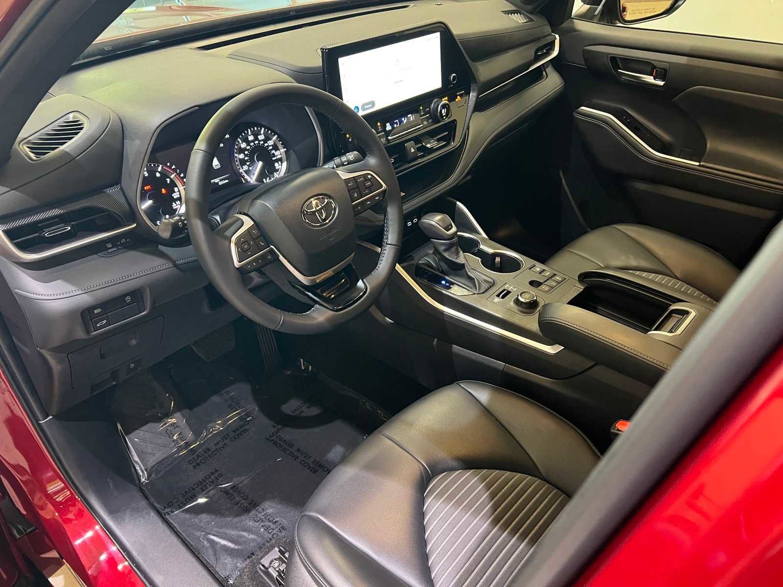 Certified 2024 Toyota Highlander XSE image 2