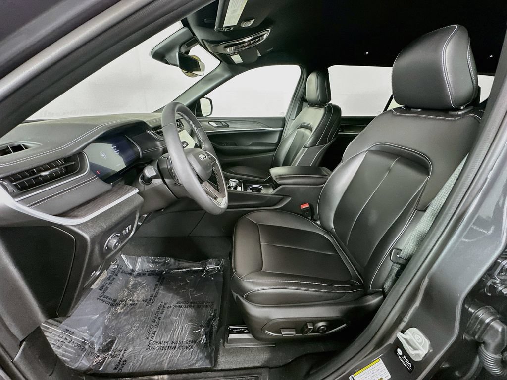 Certified 2025 Jeep Grand Cherokee L Limited AWD/4WD image 32