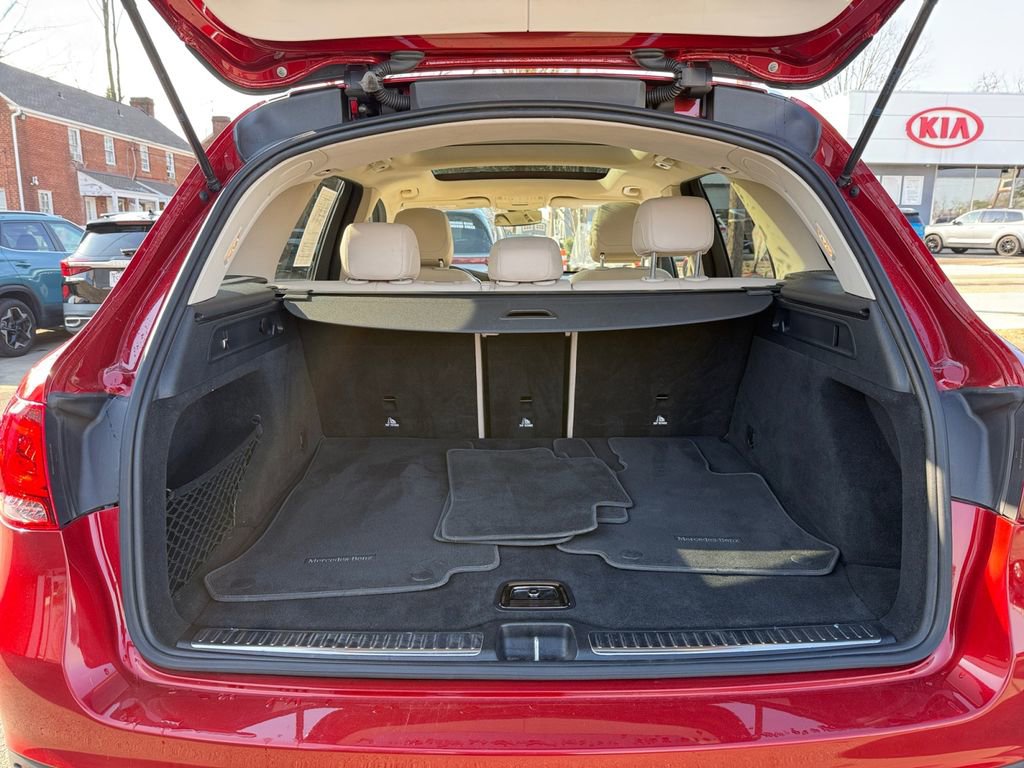 Used 2021 Mercedes-Benz GLC 300 4MATIC w/ Premium Package image 23