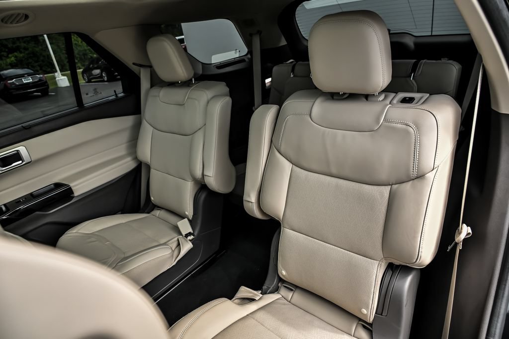 Certified 2023 Ford Explorer Platinum w/ Technology Package AWD/4WD image 15