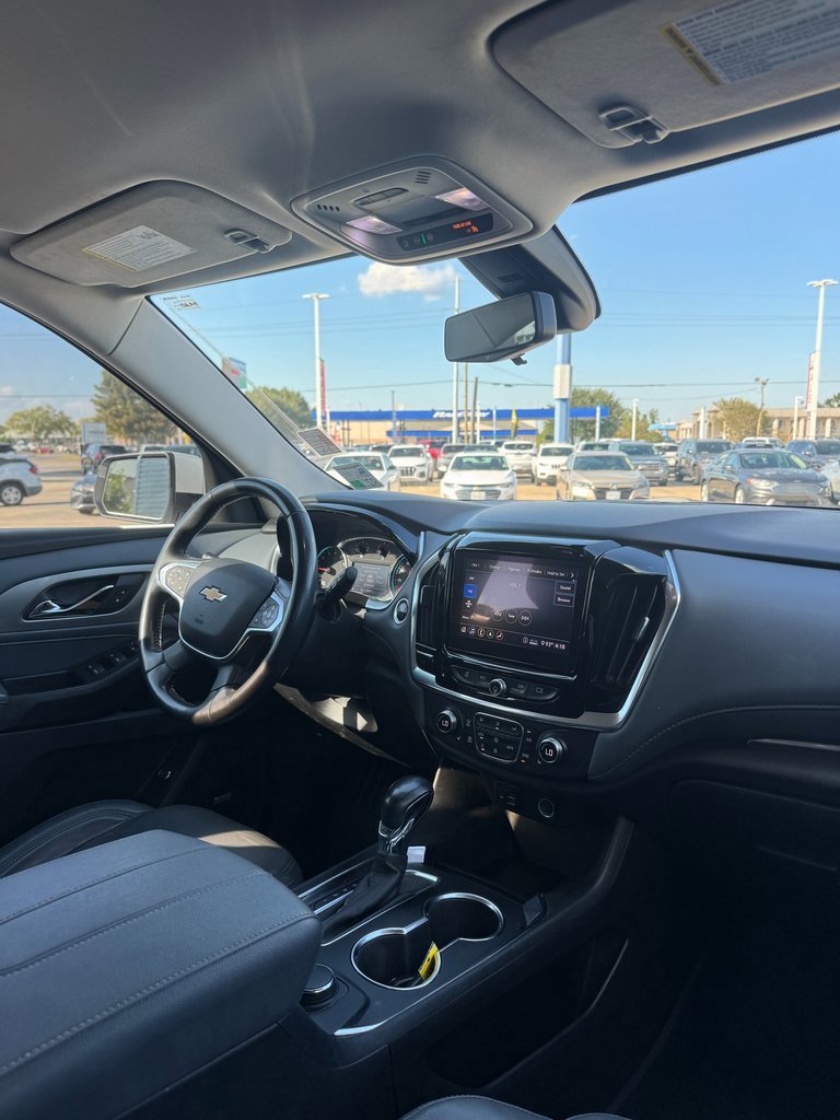 Used 2021 Chevrolet Traverse LT w/ LT Premium Package image 9