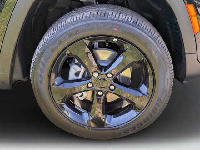 New 2025 Jeep Grand Cherokee Altitude image 9