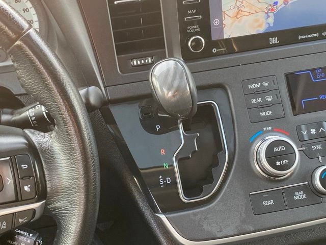 Used 2020 Toyota Sienna SE w/ SE Preferred Package FWD image 16