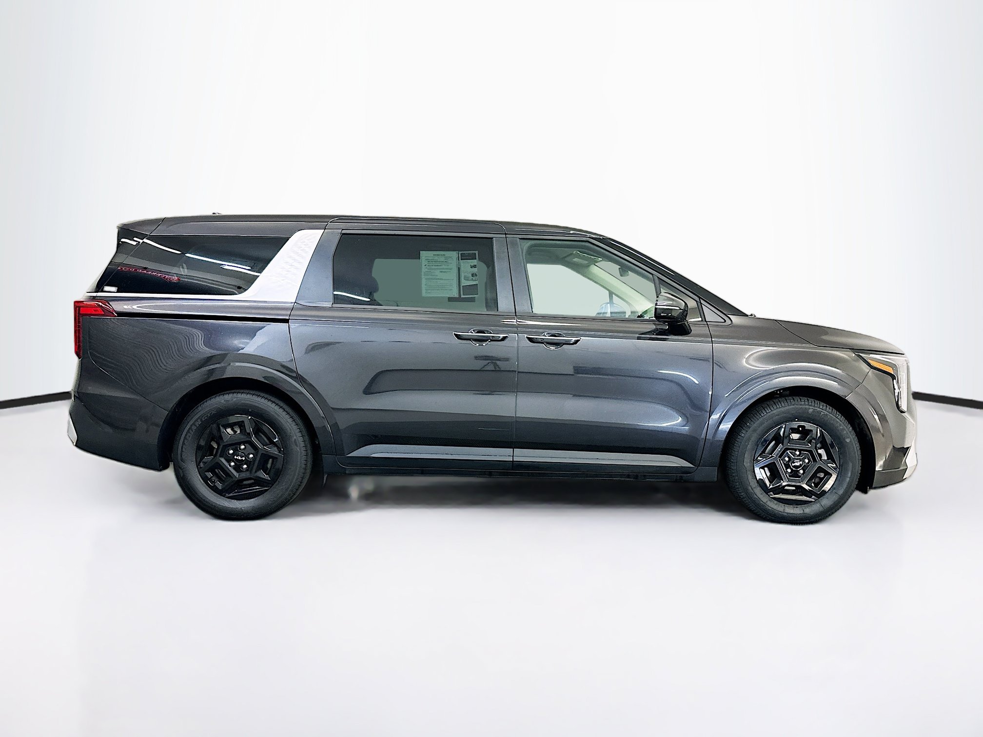 Used 2026 Kia Carnival FWD image 10