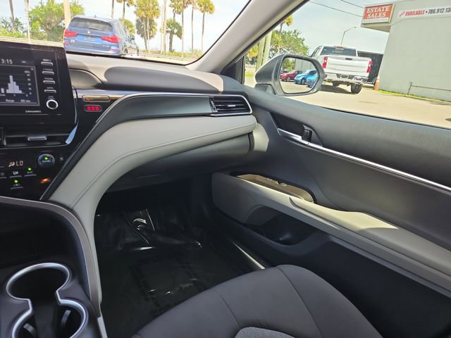 Used 2022 Toyota Camry LE image 11
