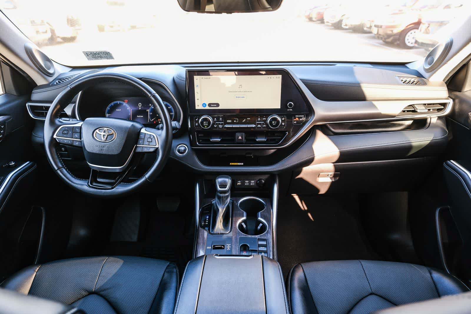 Used 2023 Toyota Highlander Limited FWD image 14