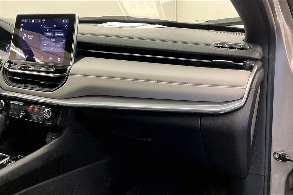 Used 2024 Jeep Compass Limited image 15