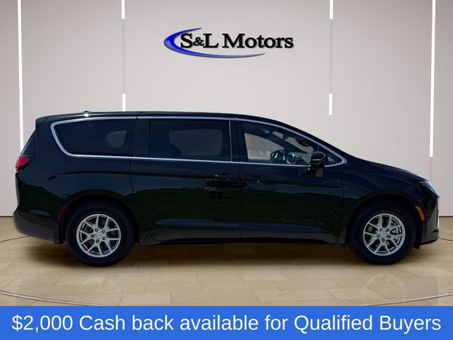New 2027 Chrysler Pacifica Select FWD image 13