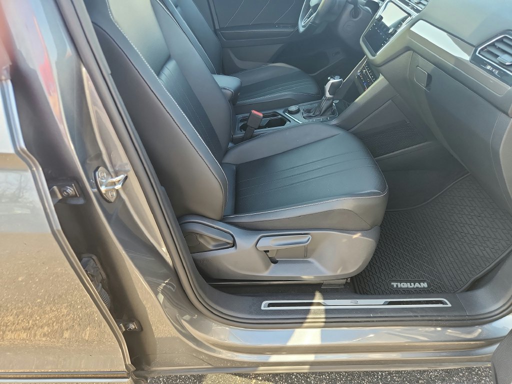 Certified 2024 Volkswagen Tiguan SE R-Line w/ MDO Package, Two-Row AWD/4WD image 28