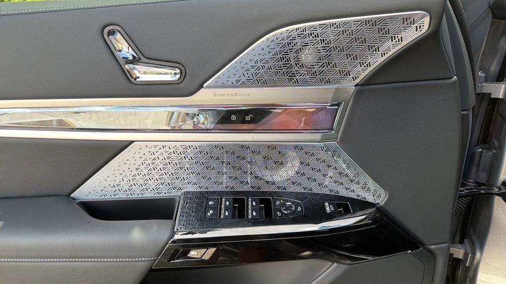 New 2026 BMW 760i xDrive w/ Premium Package image 12