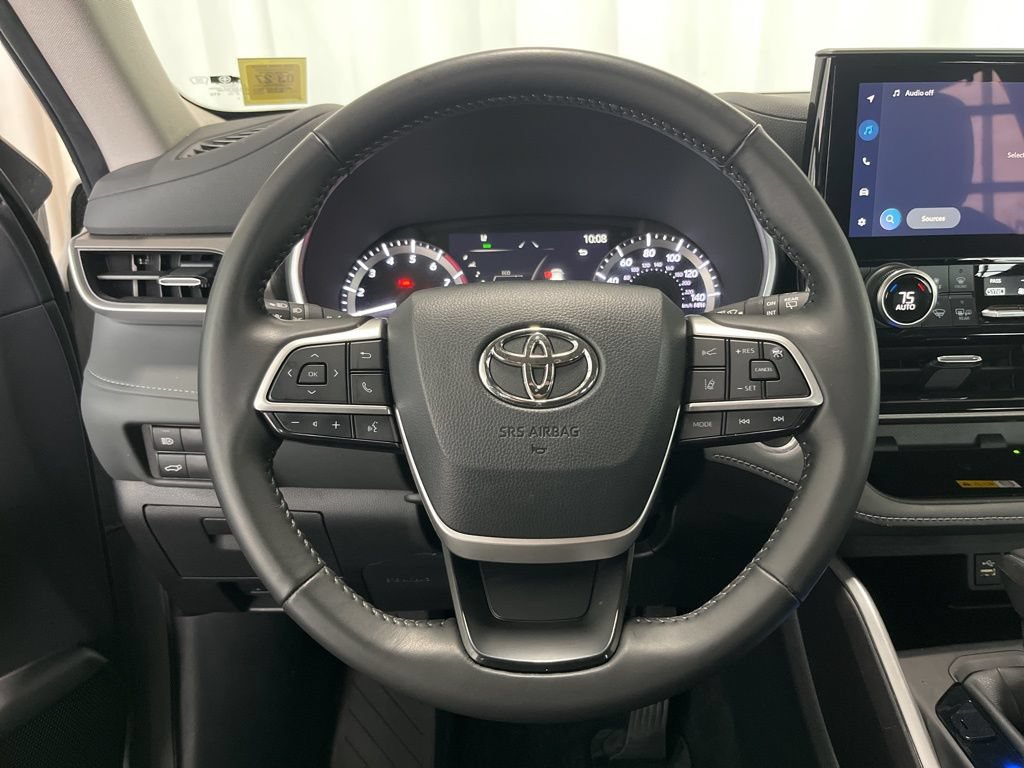 Used 2024 Toyota Highlander XLE AWD/4WD image 6