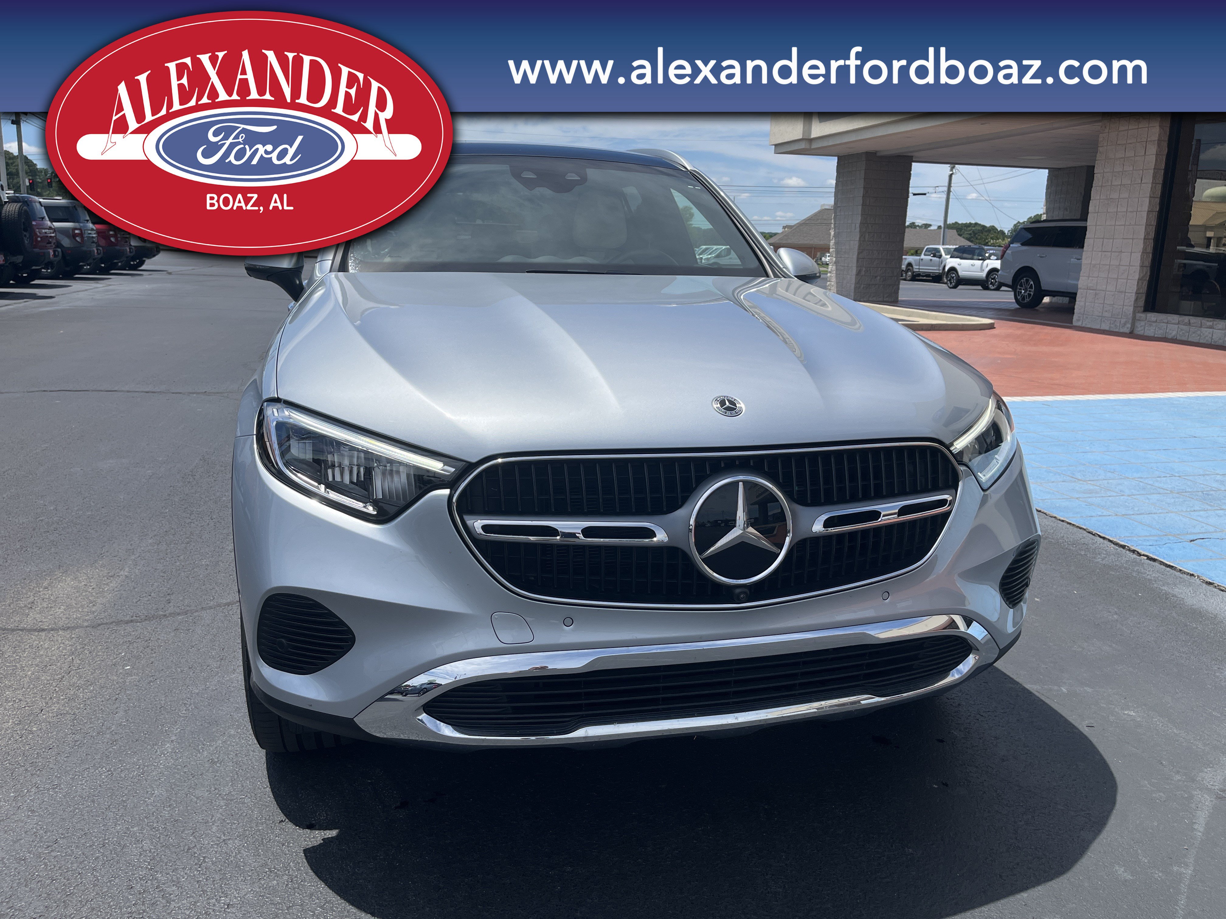 Used 2025 Mercedes-Benz GLC 300 4MATIC image 6