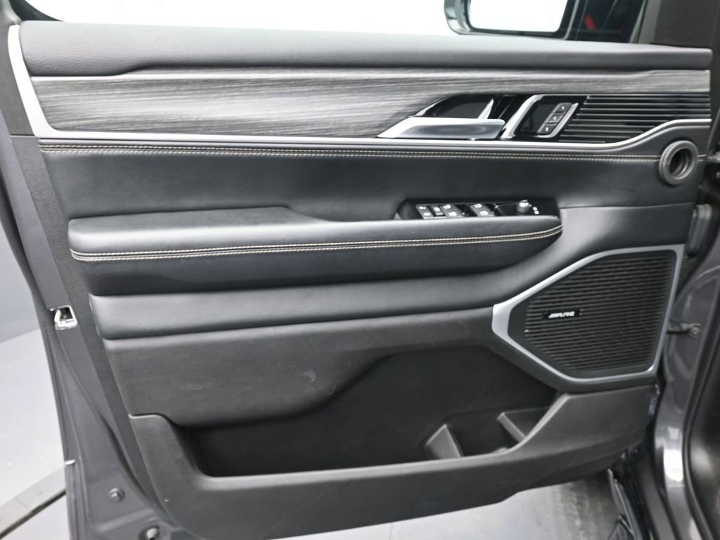 Used 2024 Jeep Wagoneer L Series II w/ Flexible Seating Group image 22