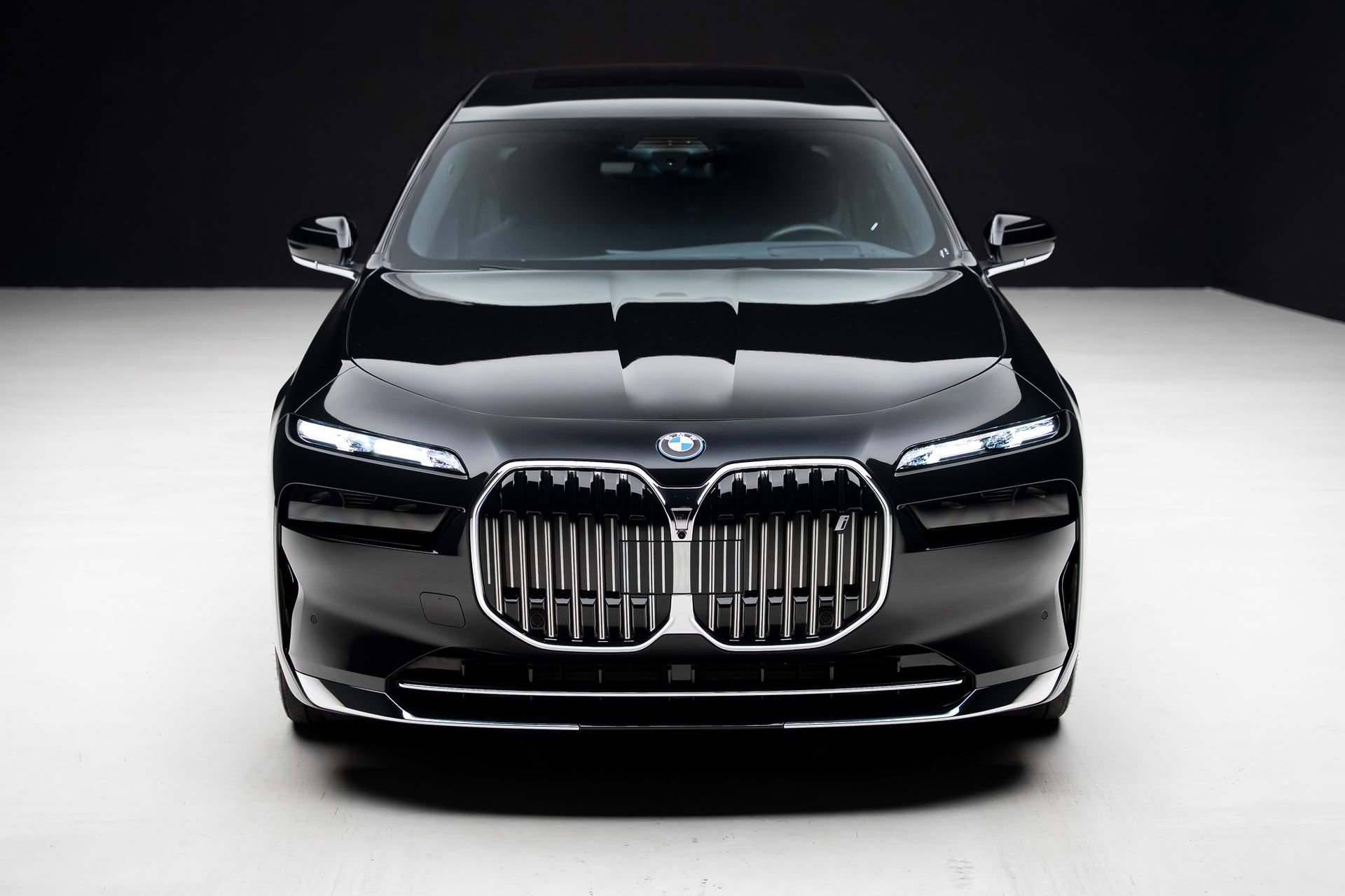 Used 2024 BMW i7 xDrive60 w/ Executive Package image 7