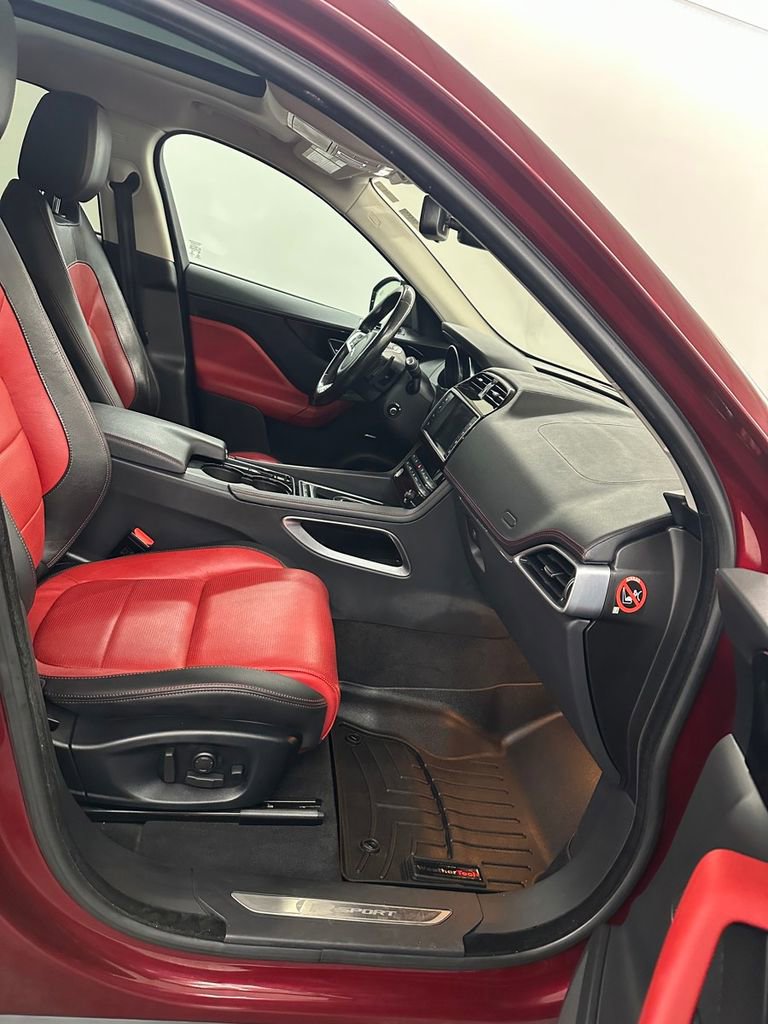 Used 2017 Jaguar F-PACE R-Sport image 35