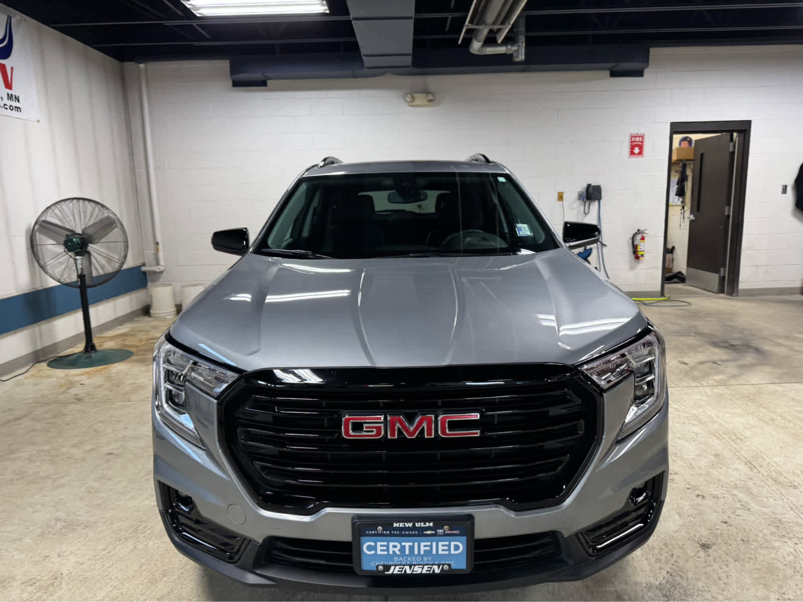 Certified 2024 GMC Terrain SLT w/ Elevation Edition image 2