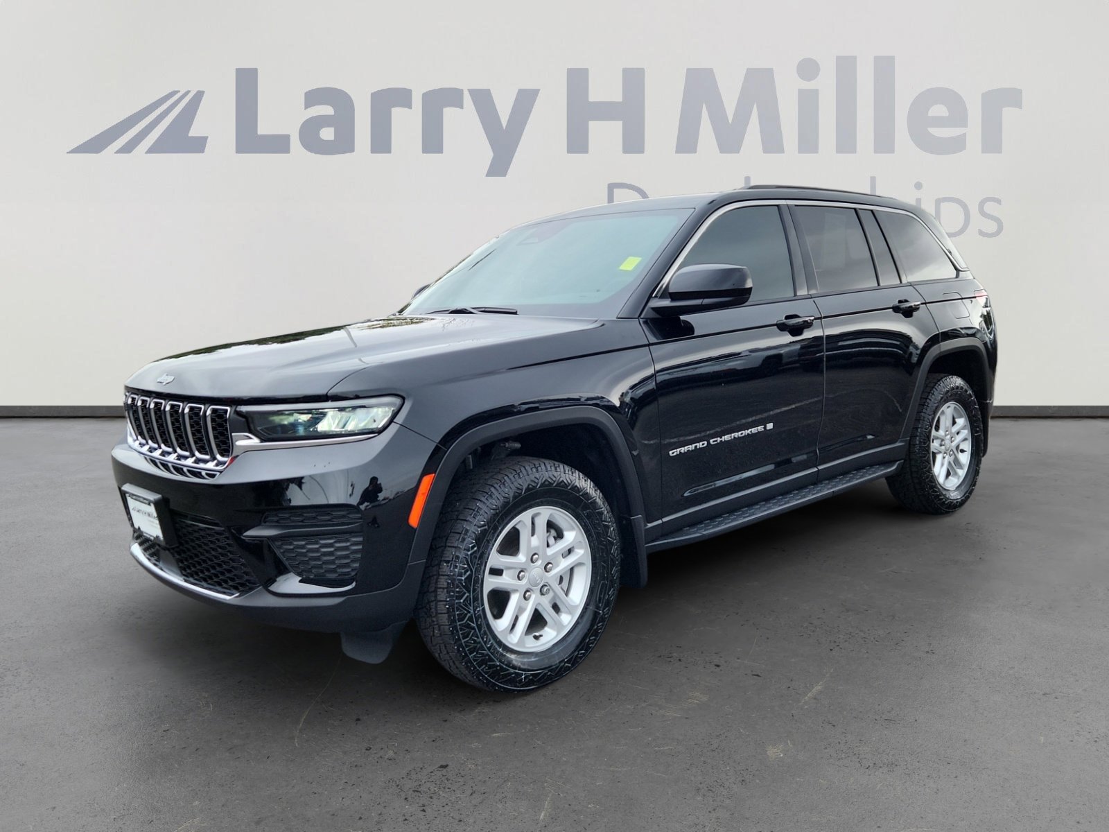 Used 2024 Jeep Grand Cherokee Laredo w/ Luxury Tech Group I