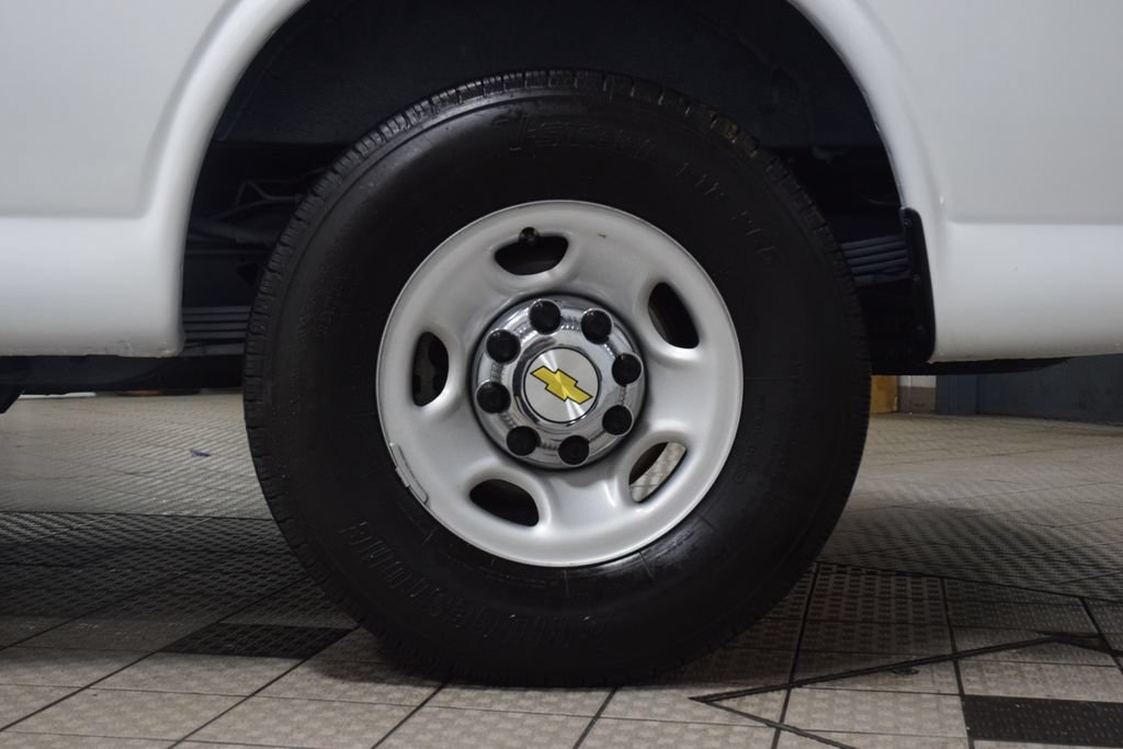Used 2024 Chevrolet Express 3500 LT w/ LT Preferred Equipment Group RWD image 17