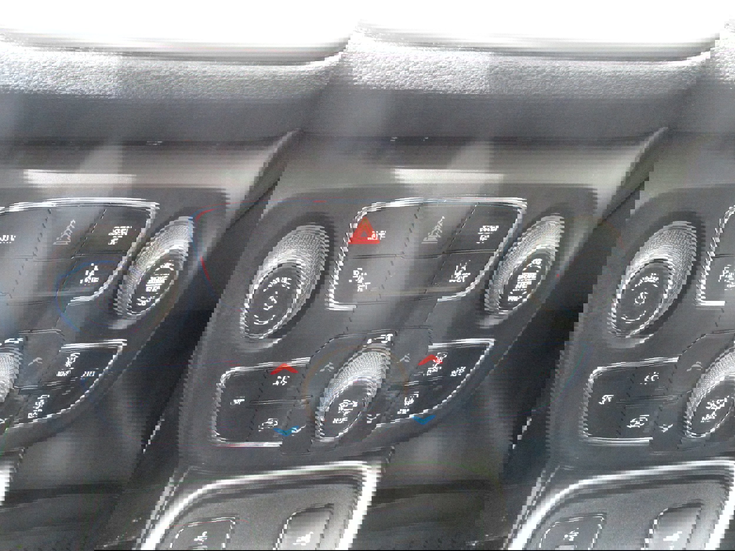 Used 2018 Jeep Compass Latitude w/ Popular Equipment Group image 12