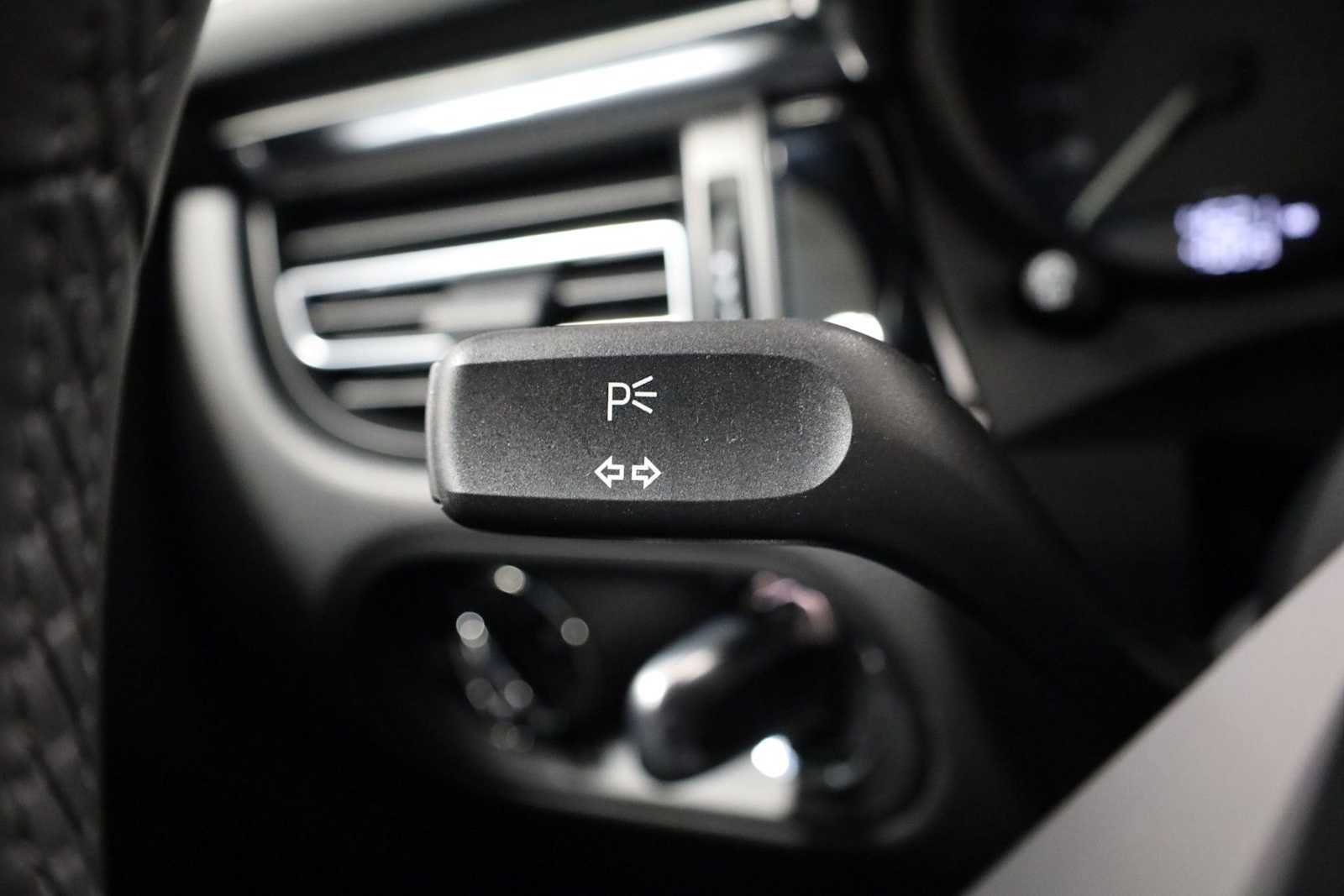 Certified 2025 Porsche Macan image 30