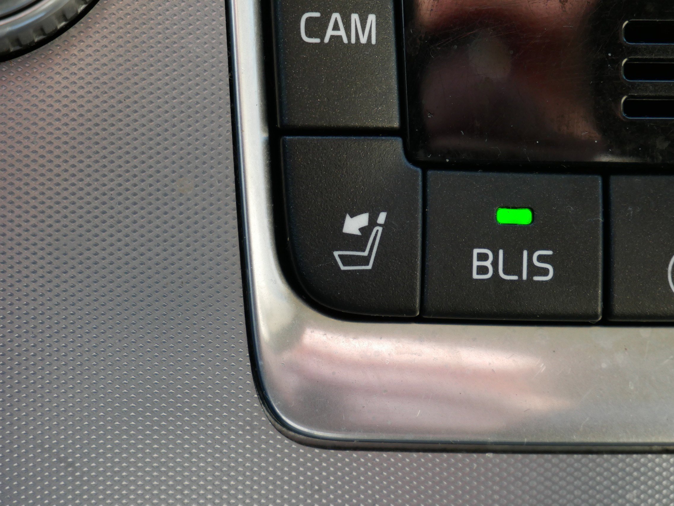 Used 2017 Volvo XC60 T6 Dynamic w/ Preferred Option Package image 33