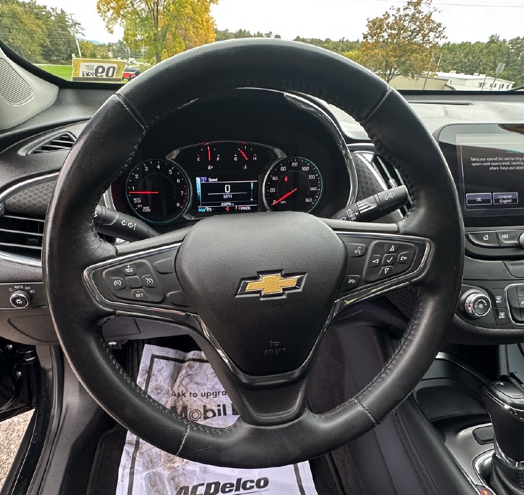 Used 2017 Chevrolet Malibu LT FWD image 12