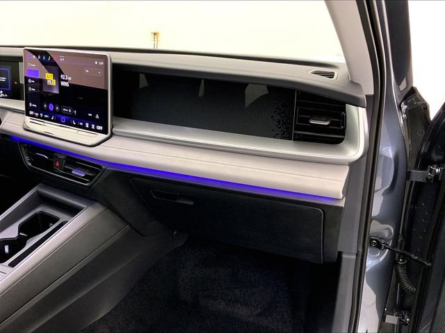 Certified 2025 Volkswagen Tiguan SE w/ Panoramic Sunroof Package image 16