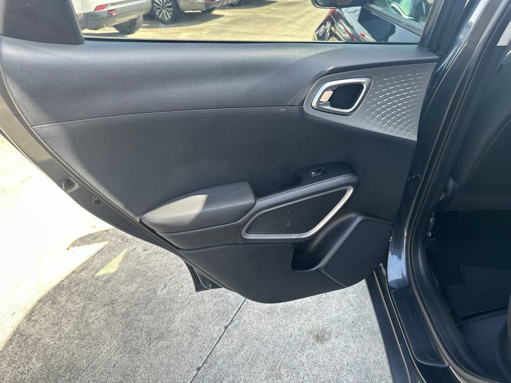 Used 2025 Kia Soul LX w/ LX Technology Package FWD image 26