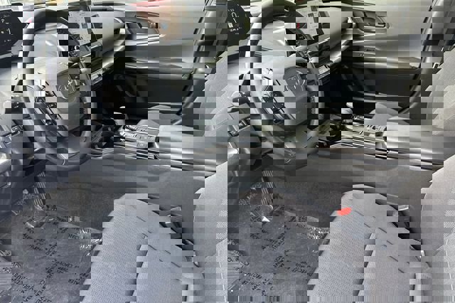 Used 2025 Toyota Prius LE FWD image 11