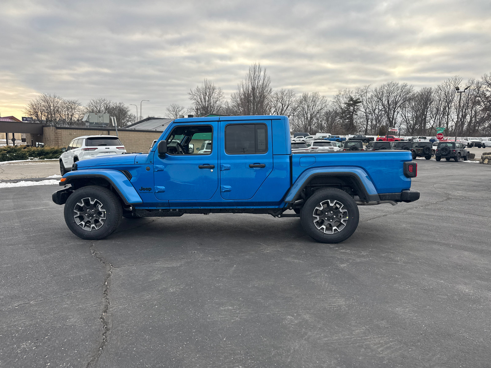 New 2026 Jeep Gladiator Sport AWD/4WD image 3