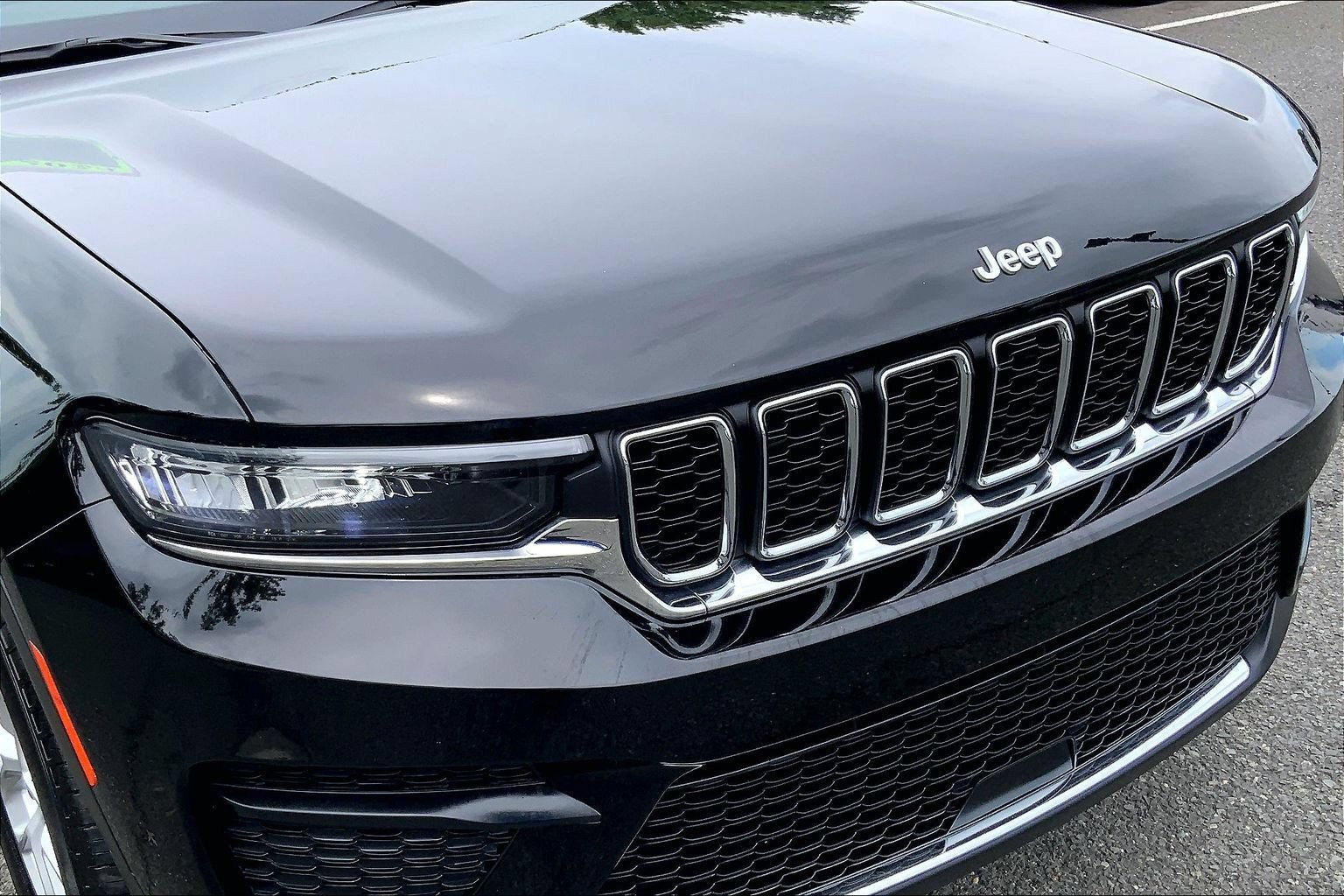 Certified 2024 Jeep Grand Cherokee Laredo X w/ Luxury Tech Group I AWD/4WD image 28