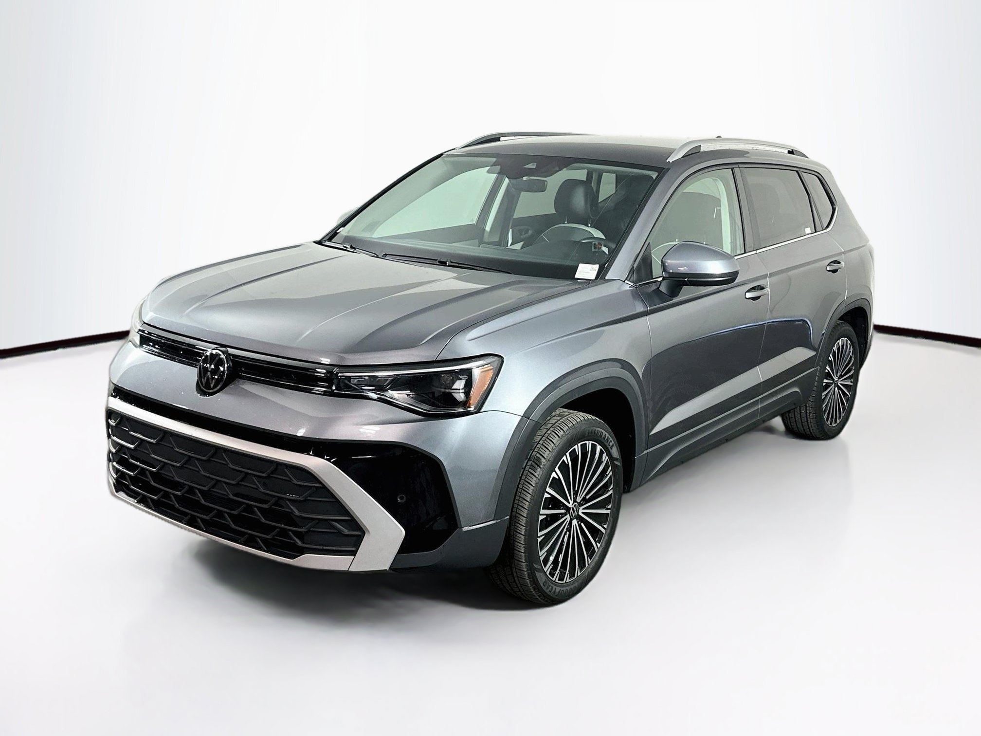 Used 2025 Volkswagen Taos SE FWD image 3