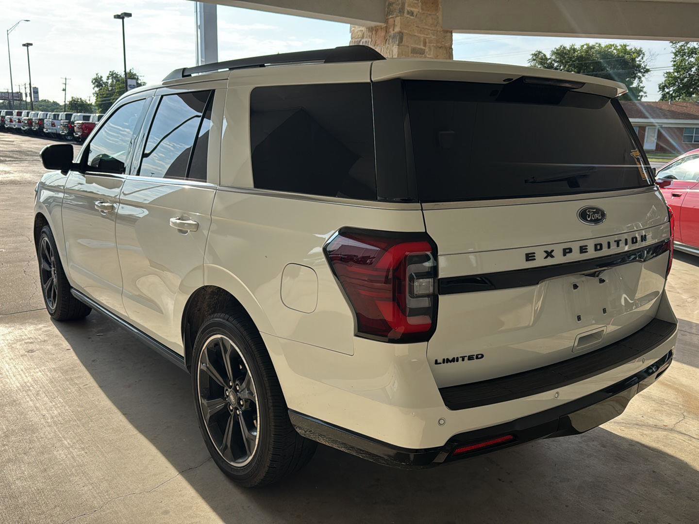 Used 2023 Ford Expedition Limited RWD image 12