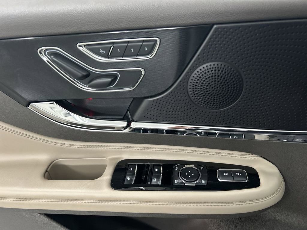 Used 2023 Lincoln Corsair AWD w/ Equipment Group 101A image 11