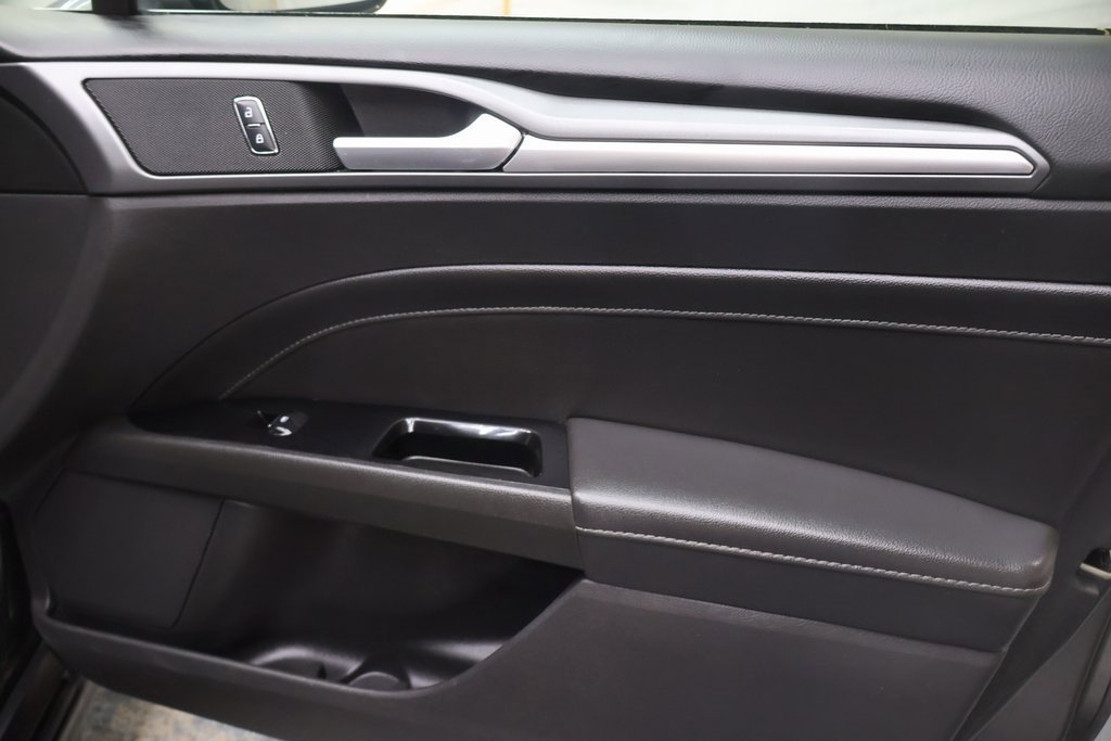 Used 2016 Ford Fusion Titanium image 12