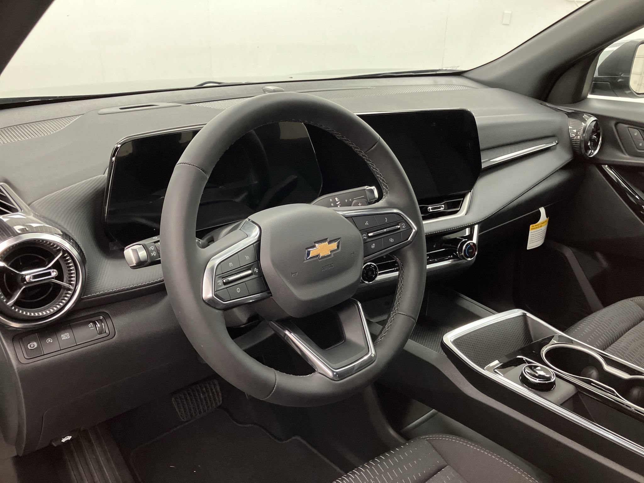 New 2027 Chevrolet Equinox LT w/ Safety and Technology Package FWD image 9